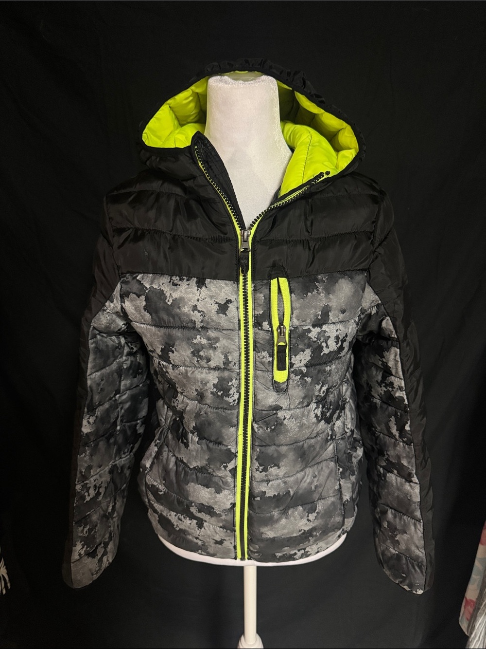 ZeroXposur Boys Puffer Jacket Size 7/8 Black Gray Camo Neon Green Hooded